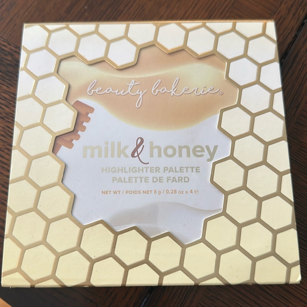 Beauty Bakerie 
Milk & Honey
Highlighter palette